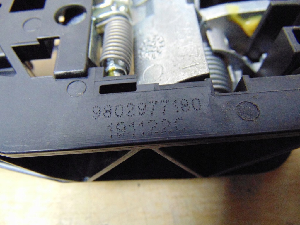 фото №9, Кронштейн кронштейн ручка citroen c3 c4 peugeot 308 9802977180