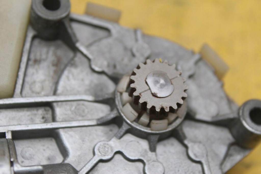 фото №5, Моторчик люк peugeot 607 88060c