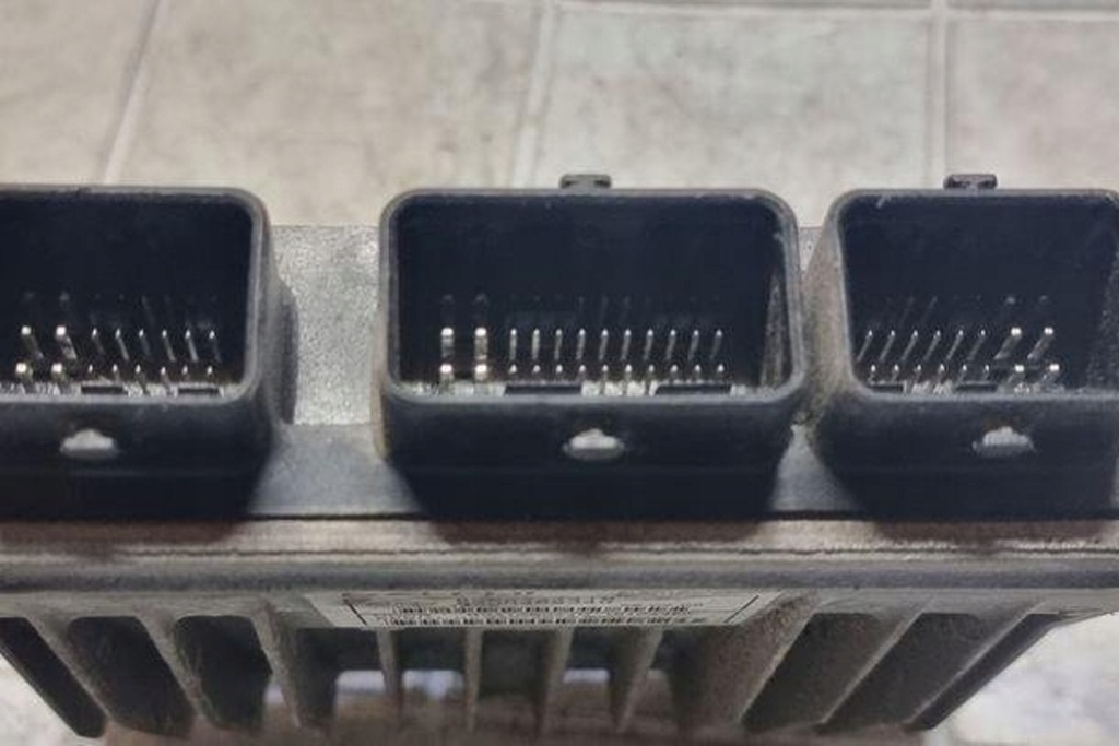 фото №1, Бортовой компьютер двигателя ecu renault grand scénic ii jm0/1_ 8200334419 1.5l