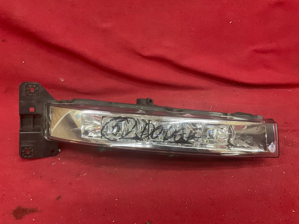 фото №1, Dodge charger противотуманная фара левый led drl 430330 оригинал