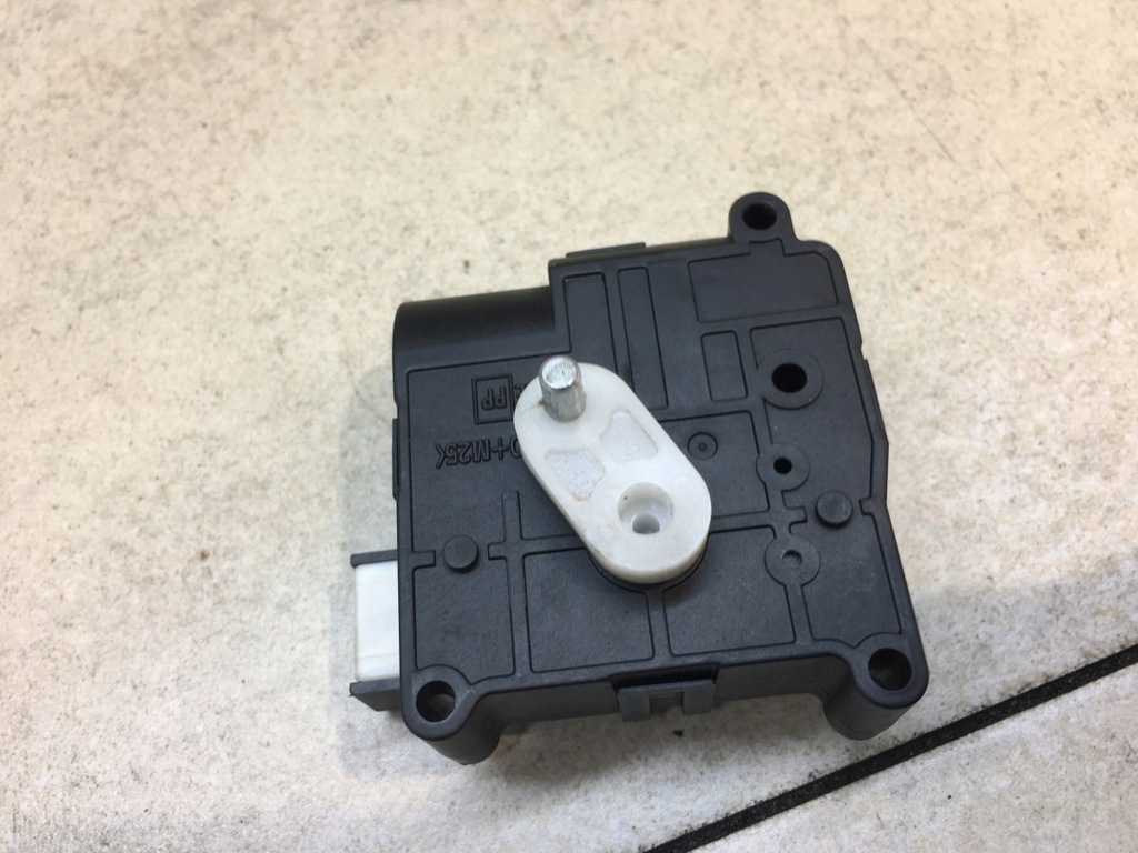 фото №4, Моторчик отопителя toyota avensis t25 113800-2051