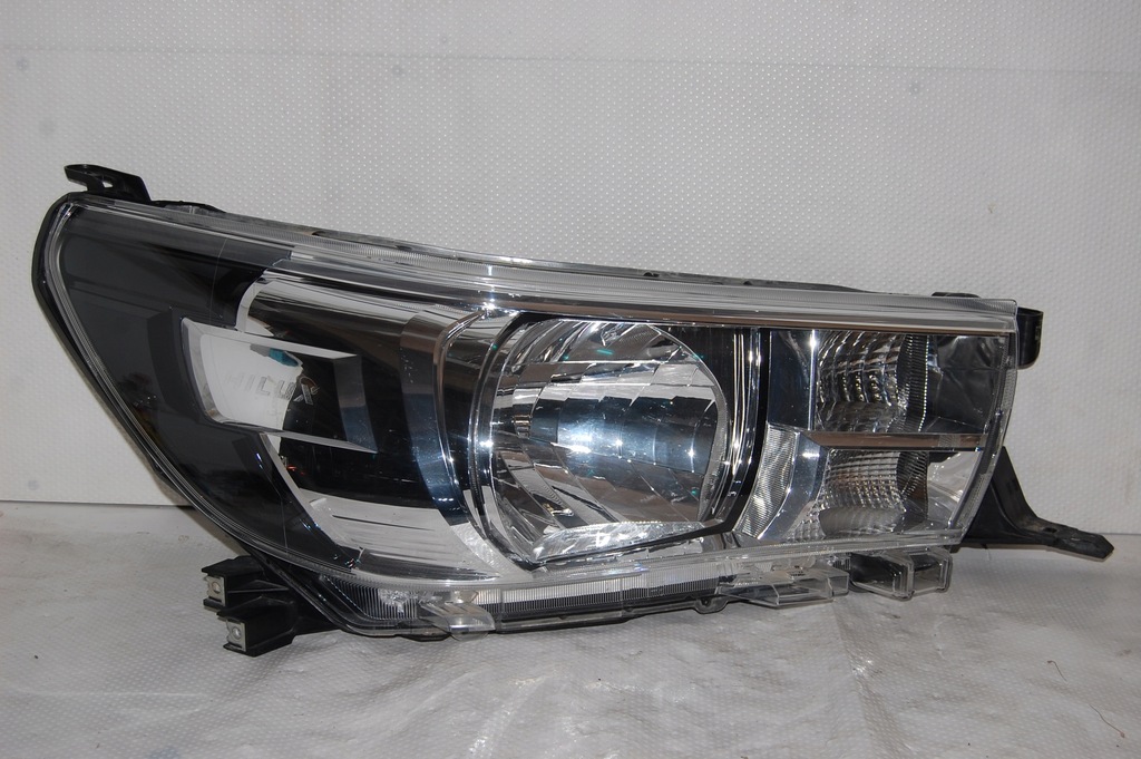 фото №1, Toyota hilux viii лампа права оригінал europa