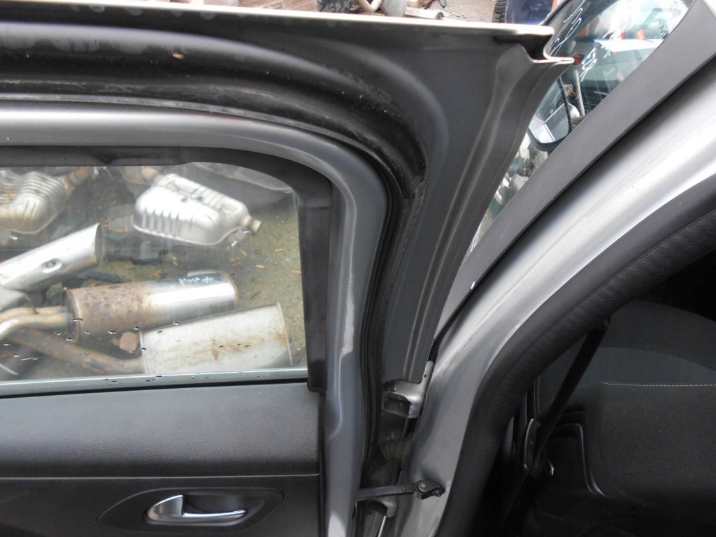 Peugeot 301 дверь левая задние код лакокрасочного покрытия ezr Недорого