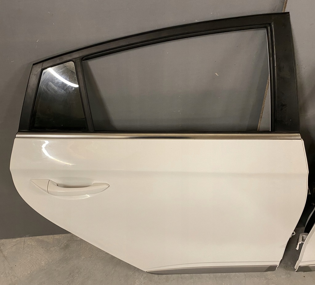 фото №1, Hyundai ioniq дверь задняя полный правое левая