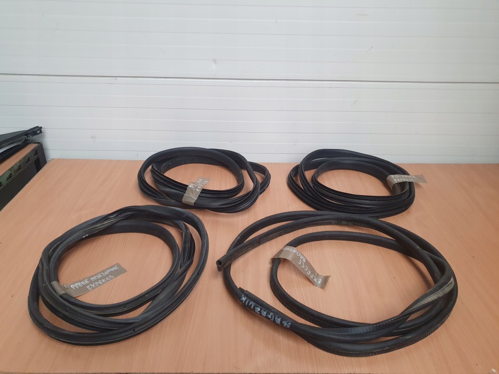 Купити Прокладка кузовна двері перед задня багажник renault express 23r