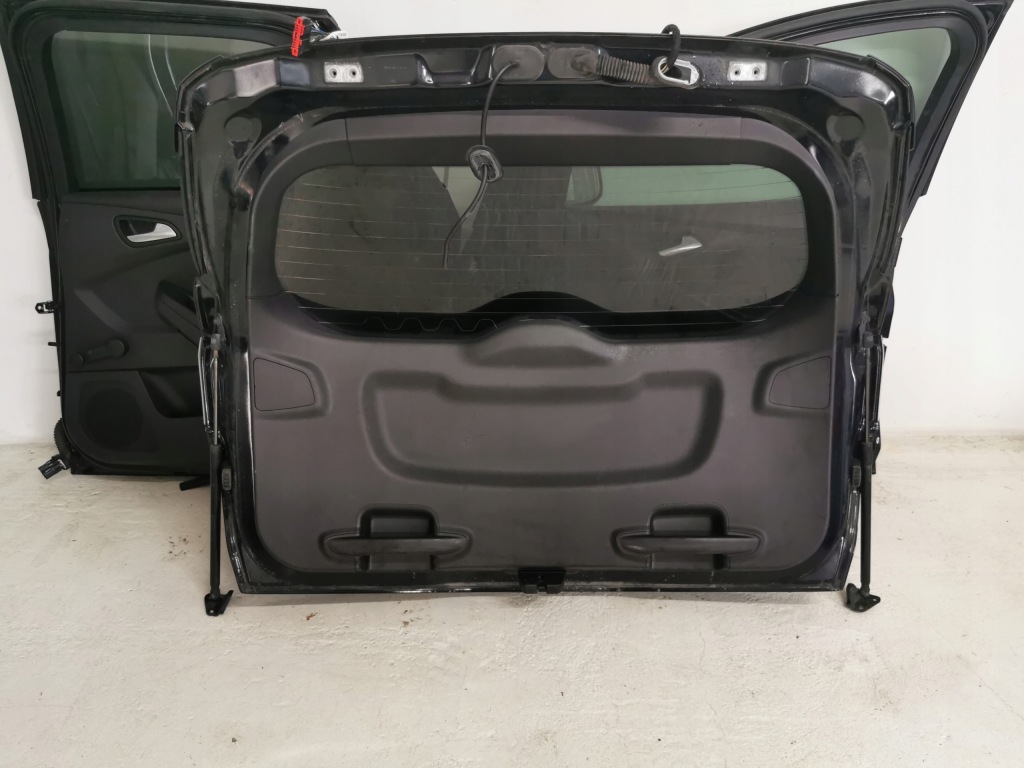 Интеркулер, дверь, крышка багажника задний , ford focus mk3 Оригинал