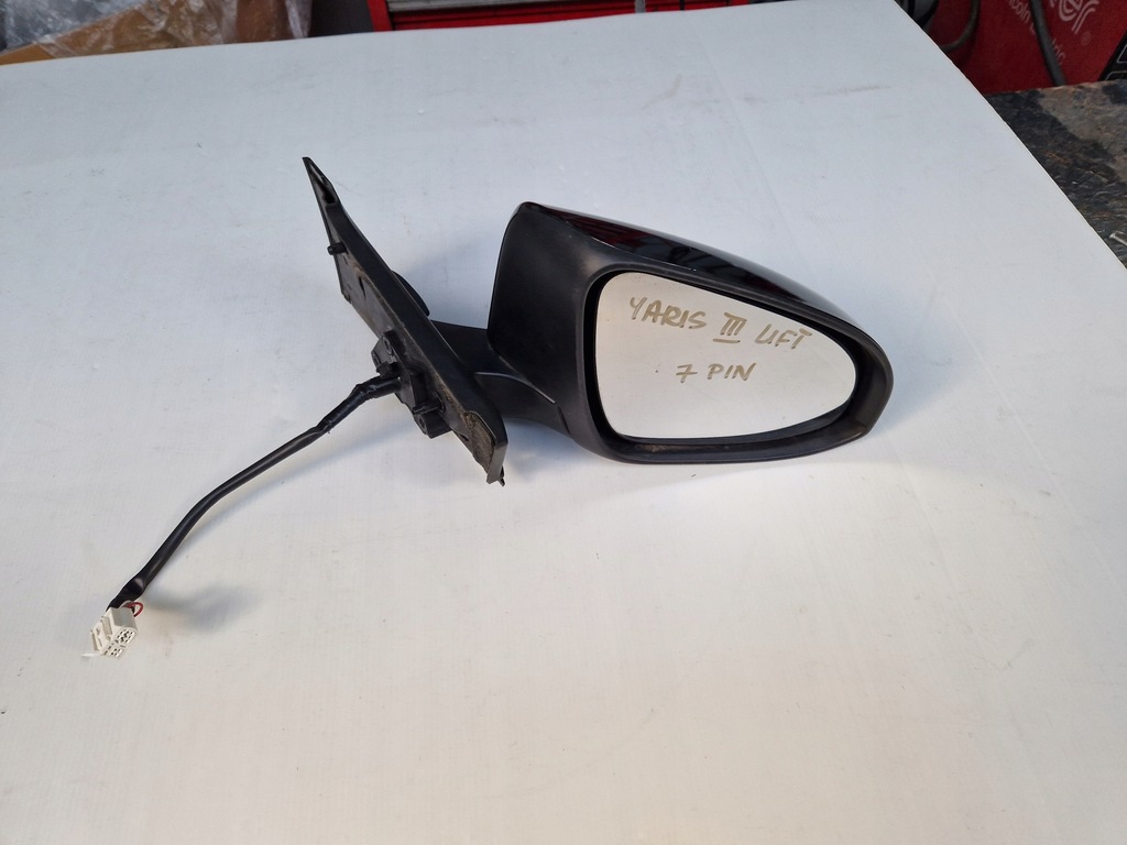 фото №1, Yaris iii lift - зеркало правое 7 pin
