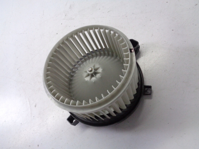 Купити Повітродувка обдув renault austral 1.3 mild hybrid 2023 rok