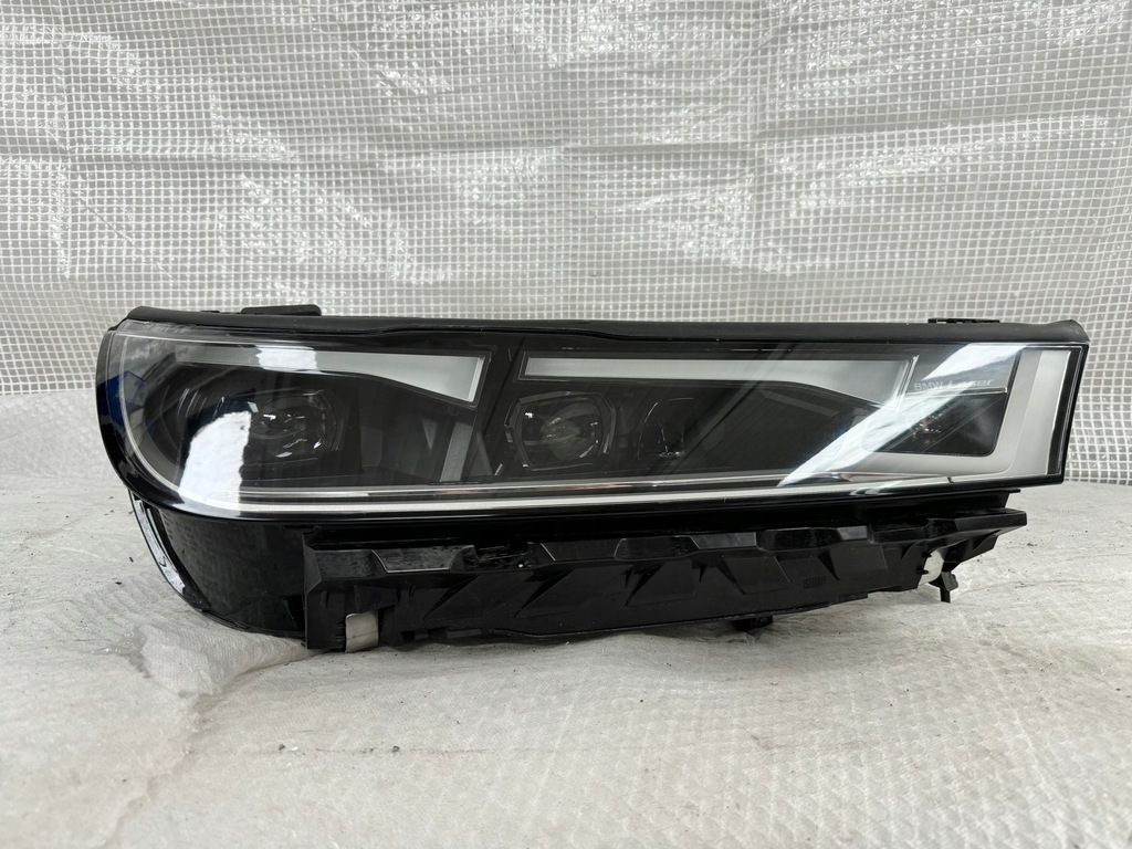 фото №1, Bmw ix правая лампа передняя laser