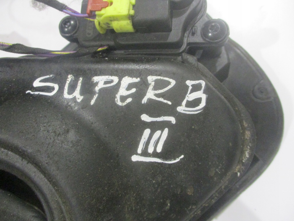 фото №12, Кришка заливної пального привід skoda superb iii hb la7w 510810773 3v5809702b