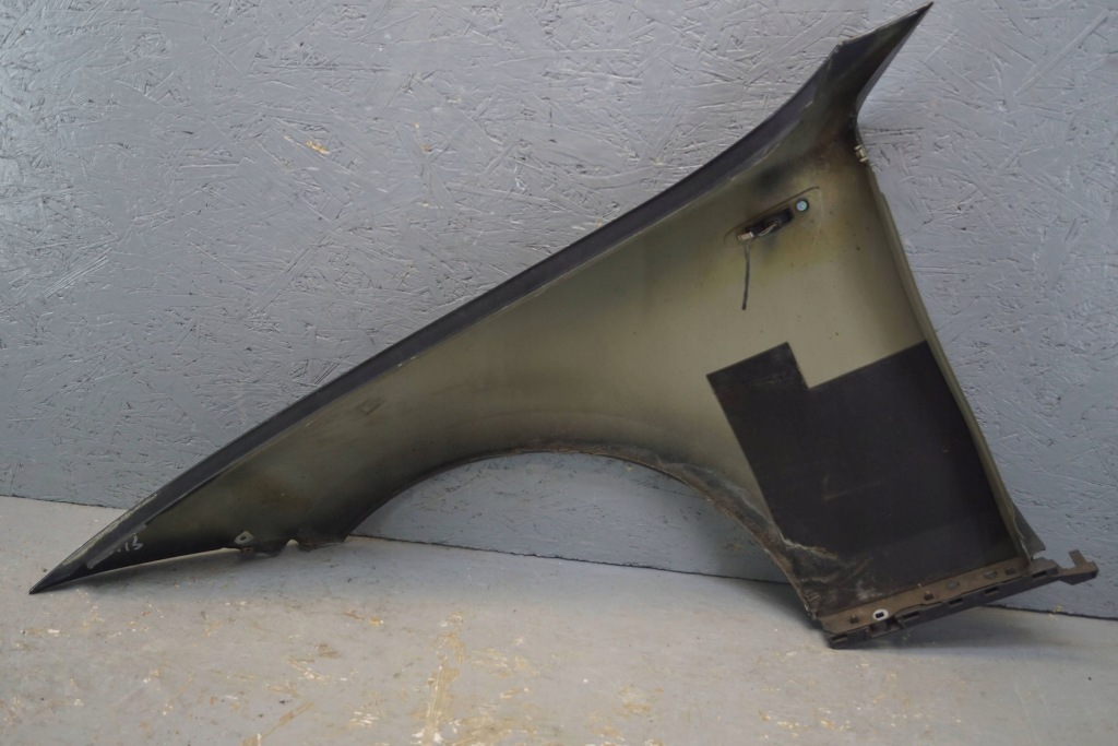 Bmw e87 крыло  правый  перед b2452 Киев