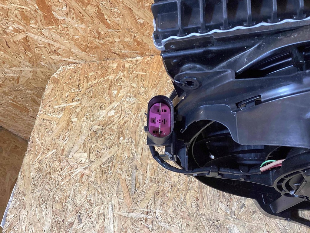 фото №7, Porsche taycan 9j1 2007 перед сторона левая радиатор комплектная