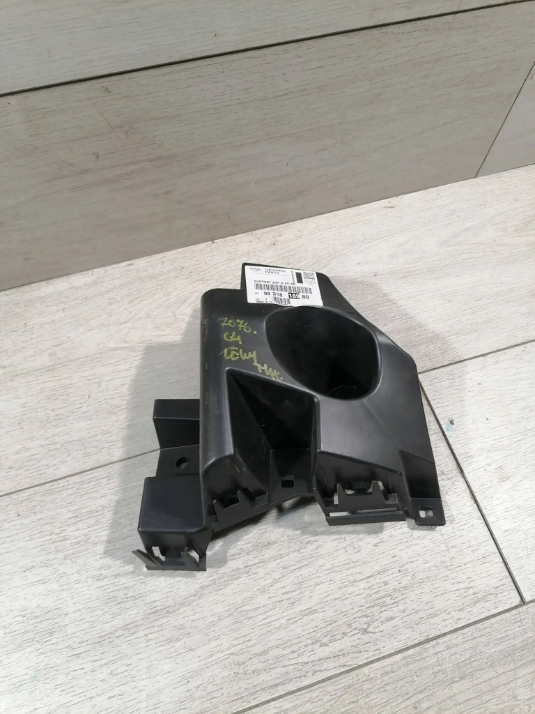 фото №1, C4 направляющая бампер левый задняя 831818980