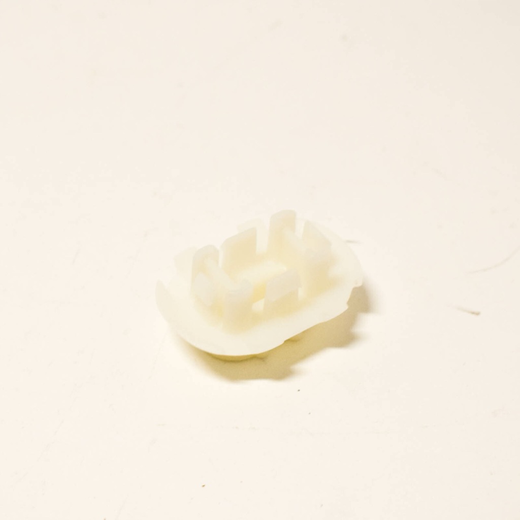 Bmw i8 l12 резиновый кронштейн радиатора 17117553481 Цена