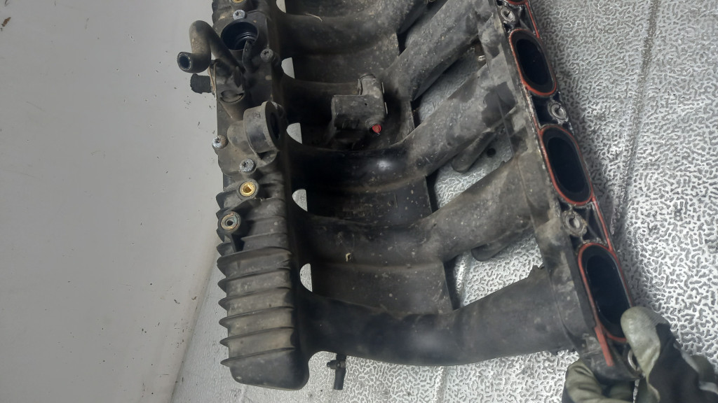 Коллектор впускной  bmw e39 520 i 98r sedan 1427618 Цена