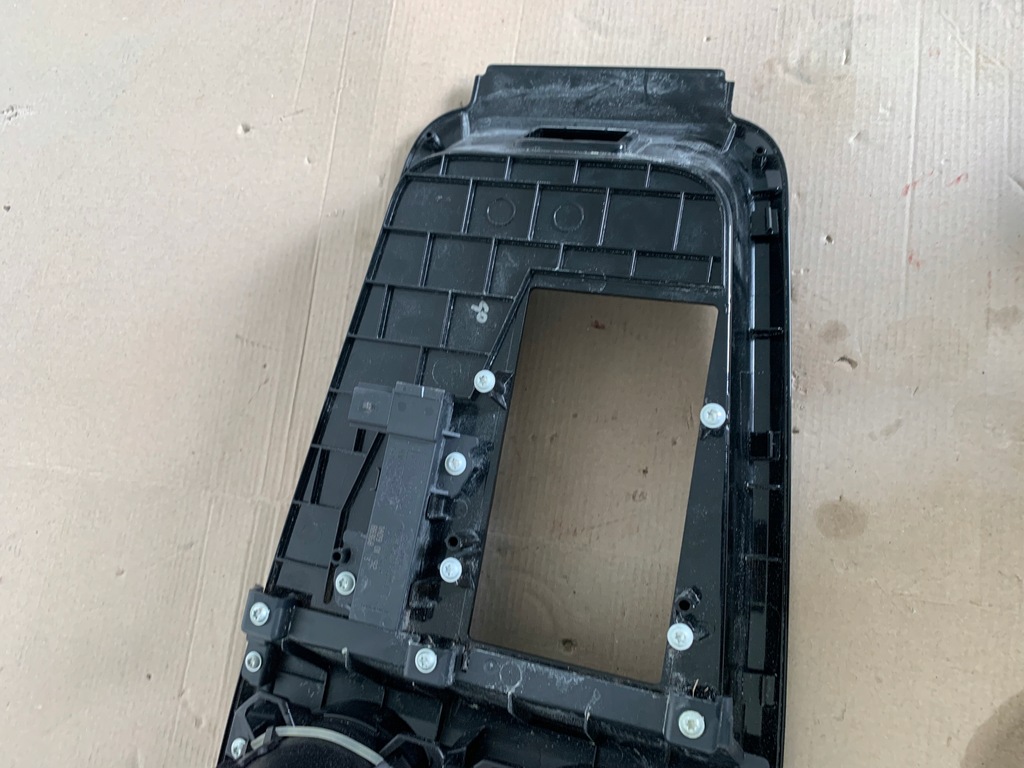 фото №14, Ford mustang mach-e 2021r кронштейн na кружки полка туннель среднего оригинал