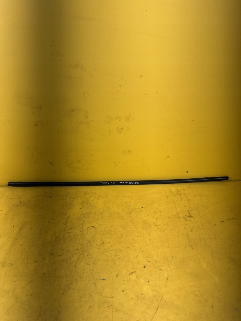 фото №1, Chevrolet orlando - молдинг уплотнитель правый перед