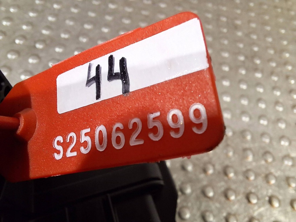 фото №5, Корпус коробка предохранителей 243820003r renault scenic iii 09-