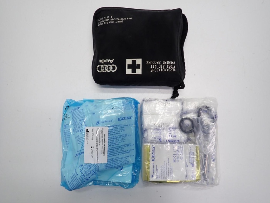 Купить Аптечка оригинал 8w0860282b audi q5 2 80a fy 22r