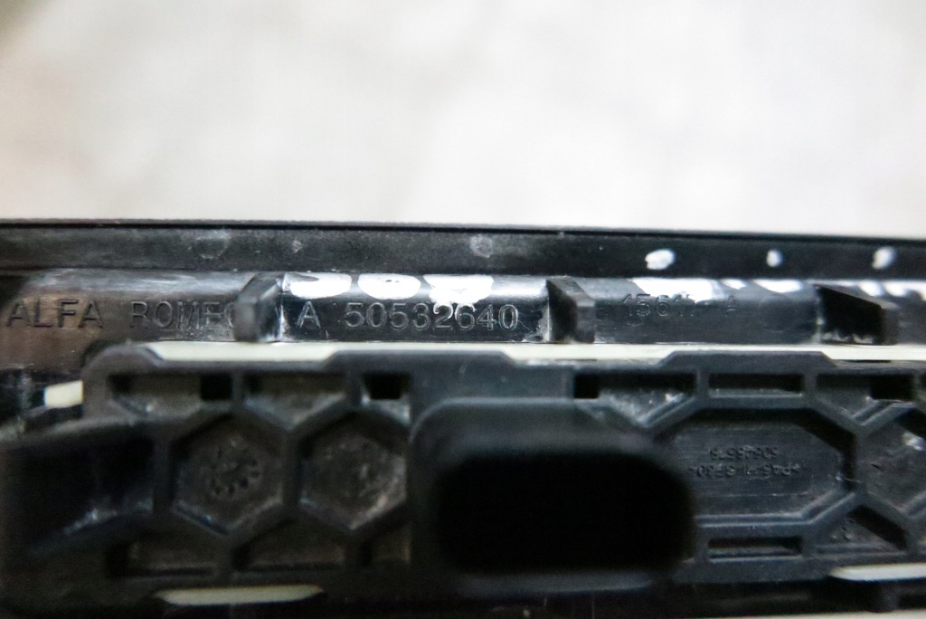 фото №6, Alfa romeo giulia кнопка открывания крышки