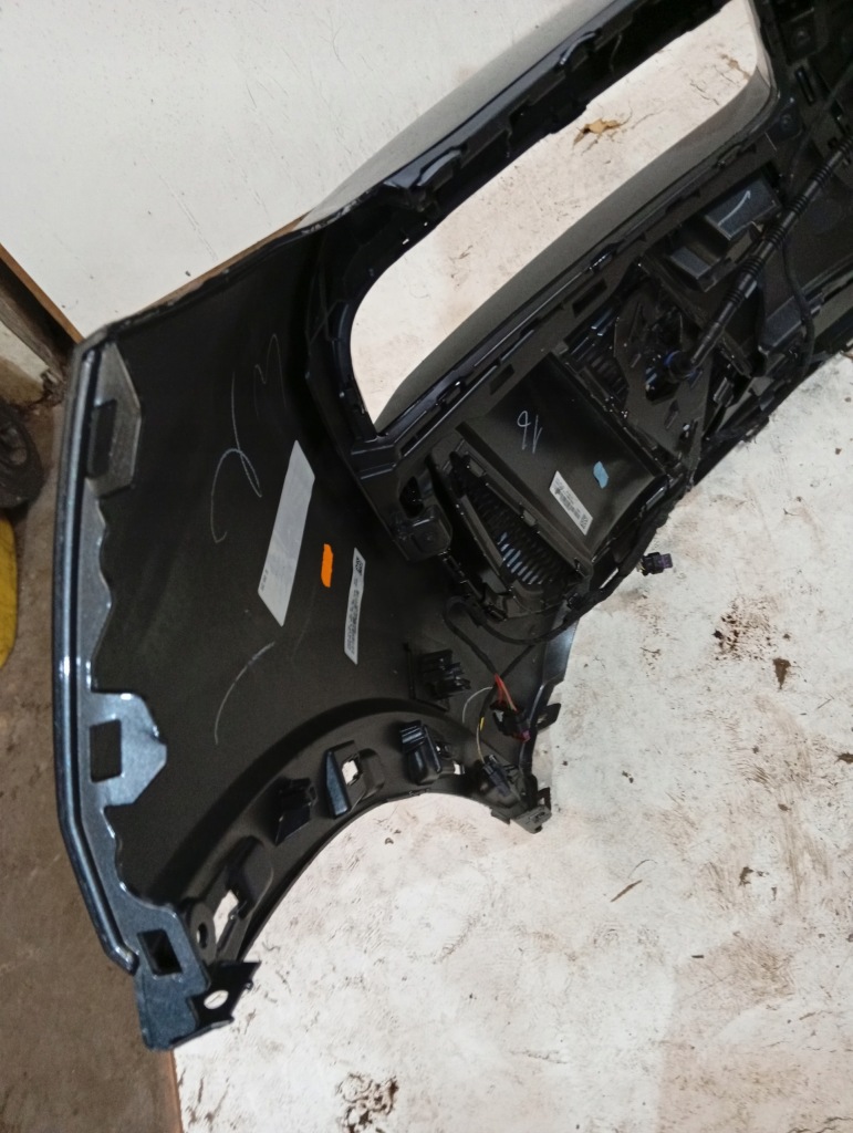 Бампер решётка  audi q6 e-tron 85h перед Цена