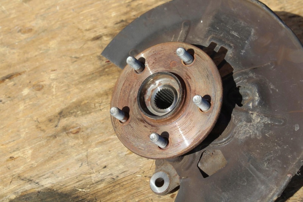 Купити Поворотний кулак колеса передній lexus ux 2021