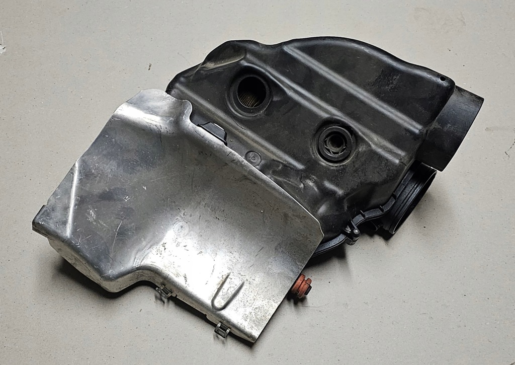 фото №8, Bmw 5 f10 f11 gt f07 6 f06 f12 f13 7 f01 f02 5.0i корпус фільтр повітря