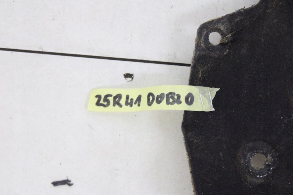 фото №9, Fiat doblo i lift 2004r- шумоизоляция шумоизоляция подкрылок капот + клипсы