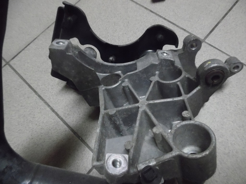 фото №11, Audi a6c6 кронштейн насоса 059145169p комплектная