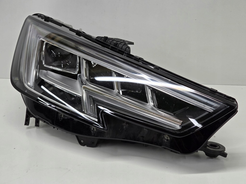 фото №1, Audi a4 b9 лампа matrix фара правый 8w0941036