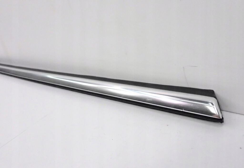 фото №7, Молдинг уплотнитель стекло a8 s8 левая задняя 4d0853767e