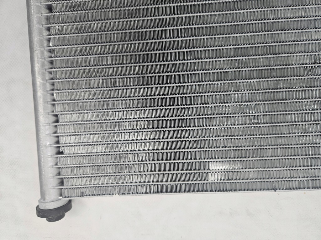 Tesla model x 2015 - радіатор води 1048498-00-c в Україні