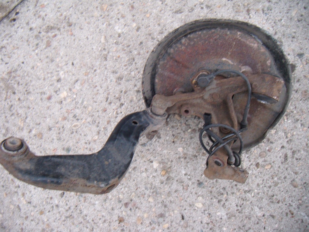 фото №2, Audi a4 b6 00-06 ступица поворотный кулак левый задняя