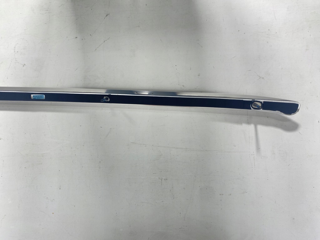 Рейлинг крышный правый  хром оригинальный номер audi a3 8p4860022n2zz Доставка