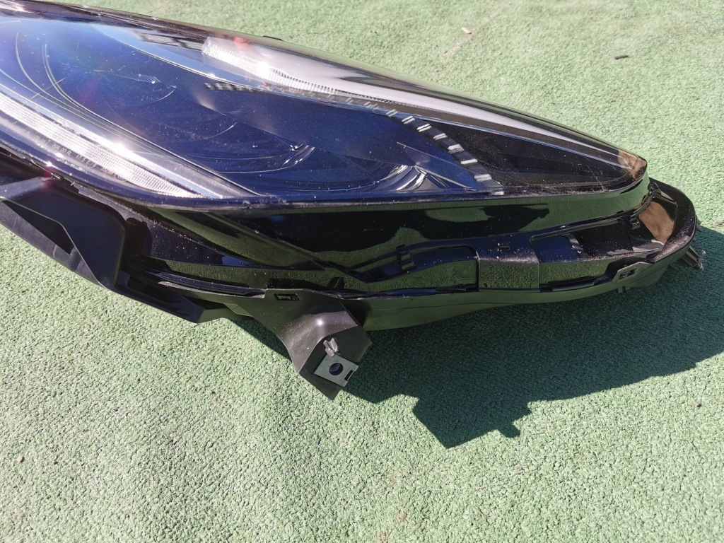 Tesla model 3 17- фара ліва перед передня full led 1077375-50-b Ціна