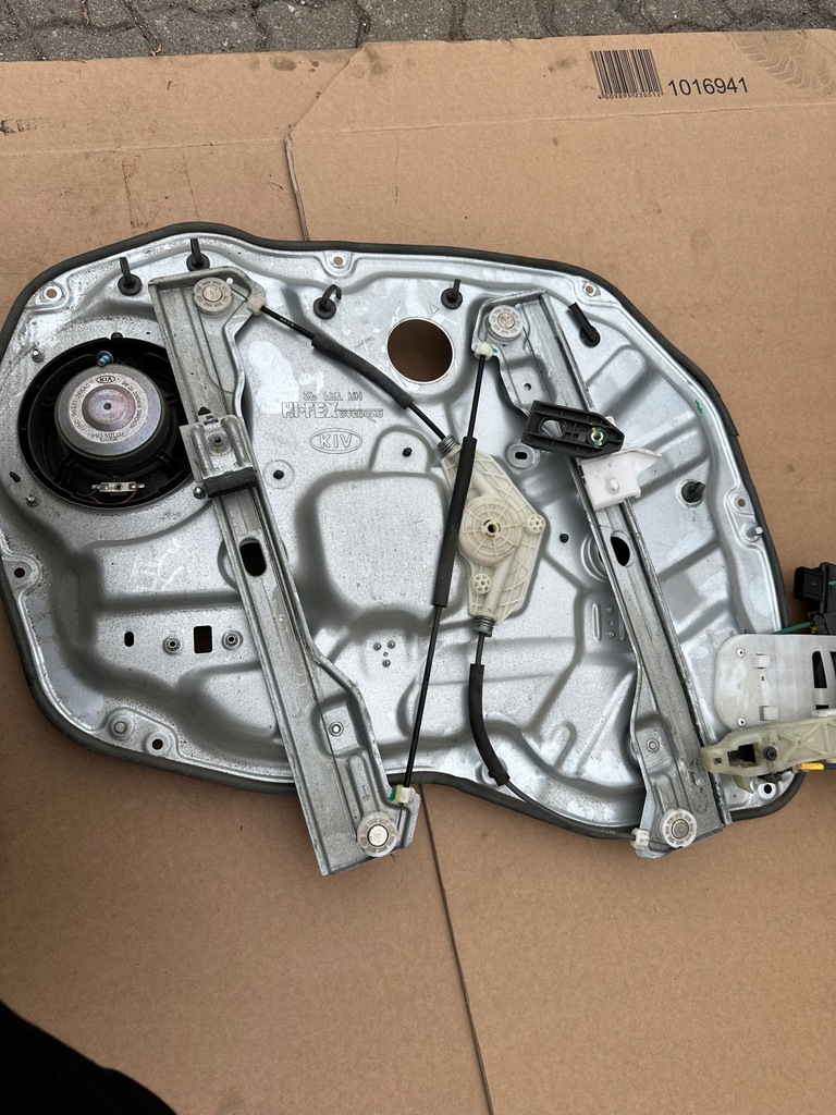 фото №5, Kia sorento 2 подъемник стекло обшивка динамик замок правый перед