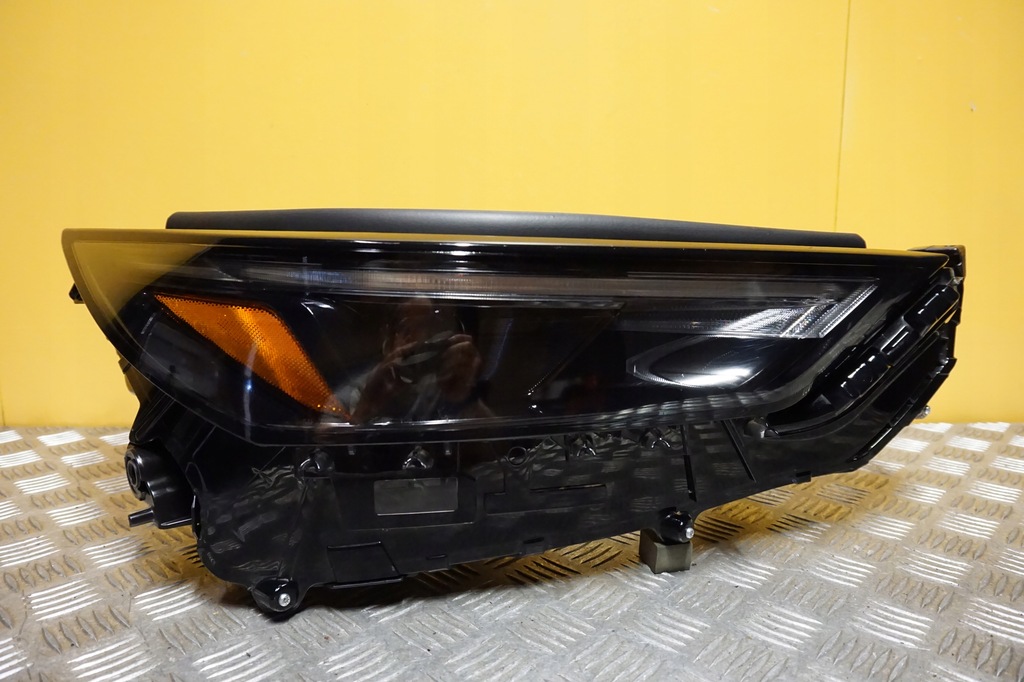 фото №1, Toyota grand highlander 2024 - фара лампа full led права usa