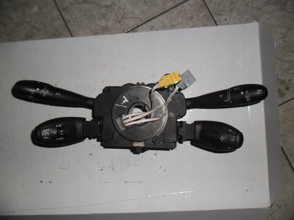 Купить Переключатель комбинированный peugeot citroen 96605592xt