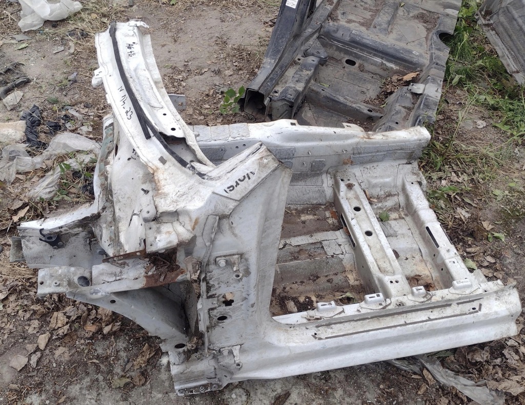 фото №2, Audi a6 4g чверть передня перед ліва поріг