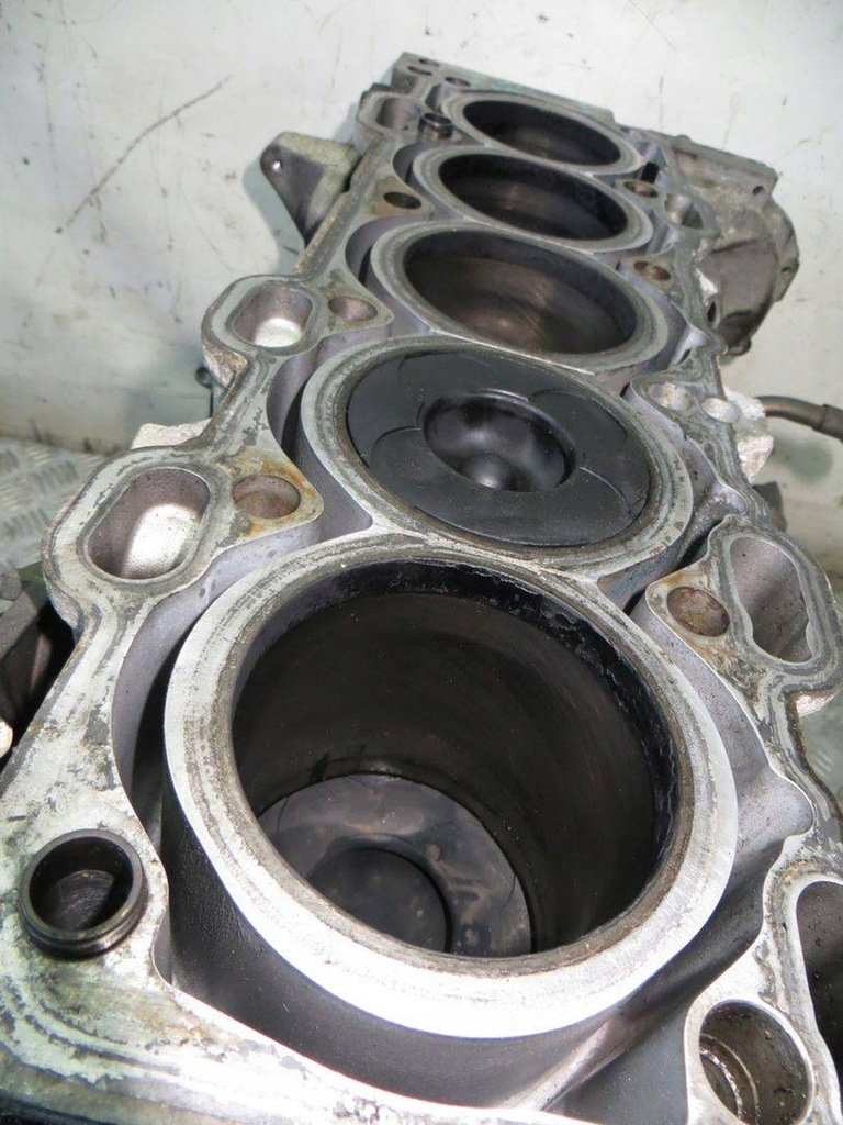 фото №5, Volvo xc70 ii 2.4 блок двигатель dół d5244t d5244t4 d5244t5