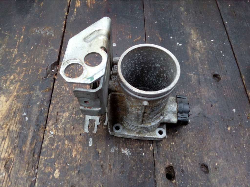 фото №1, Дроссельная заслонка bmw 5 e34 1.8b