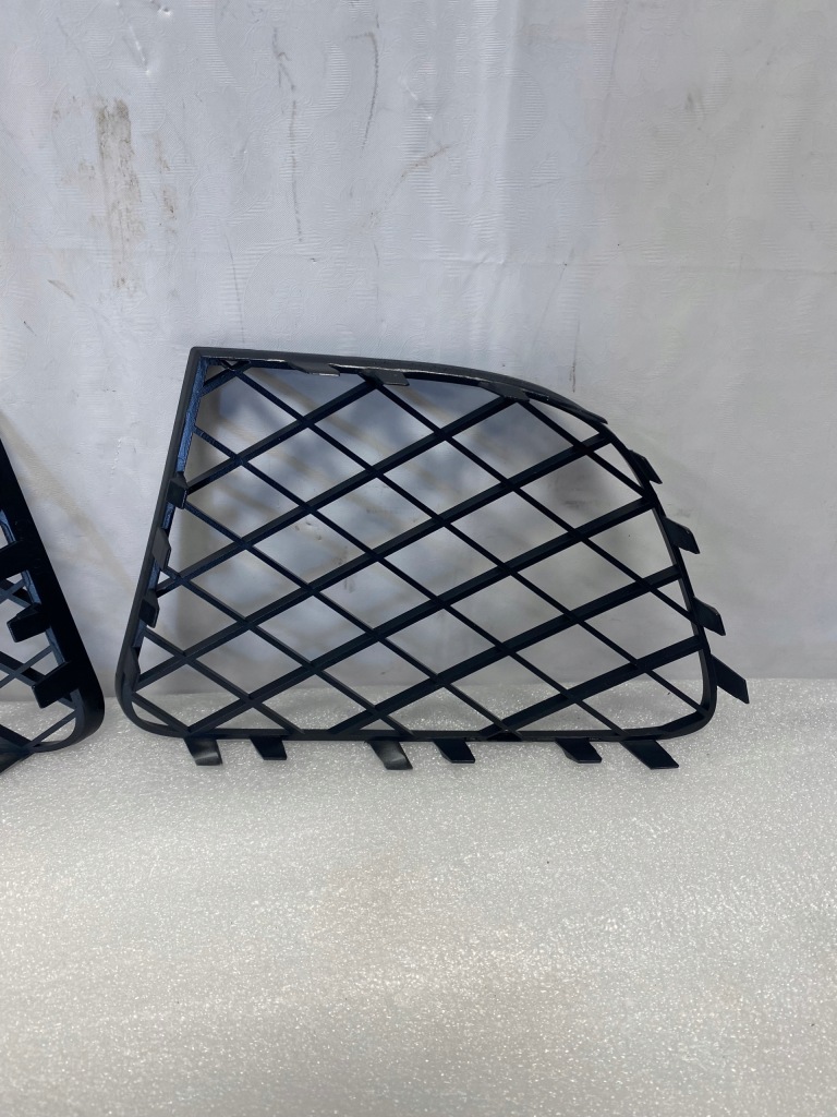 Ґрати бампера бічний l+p перед bentley continental gt gtc ii 2 11-18 Ціна