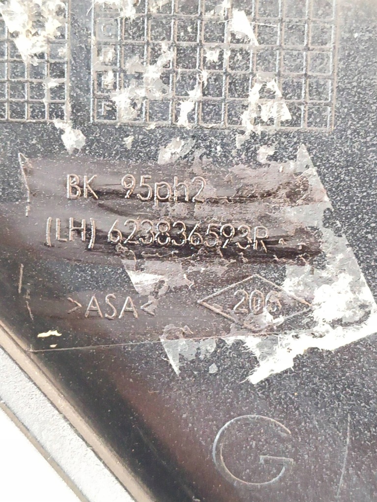 Renault megane 3 рестайлинг  11-13 решётка рамка решётка  левая бампер перед Киев