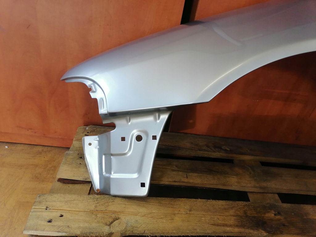 Крыло  левое  перед audi a4 b5 94-97 с отверстие на значок эмблема ly7m с Разборки