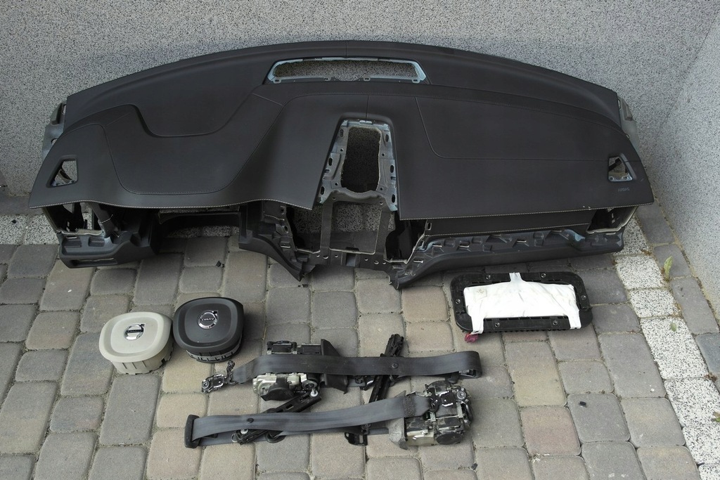 фото №1, Volvo xc60 ii xc 60 панель приладів консоль панель приладів pulpit полиця подушка безпеки pas ремені