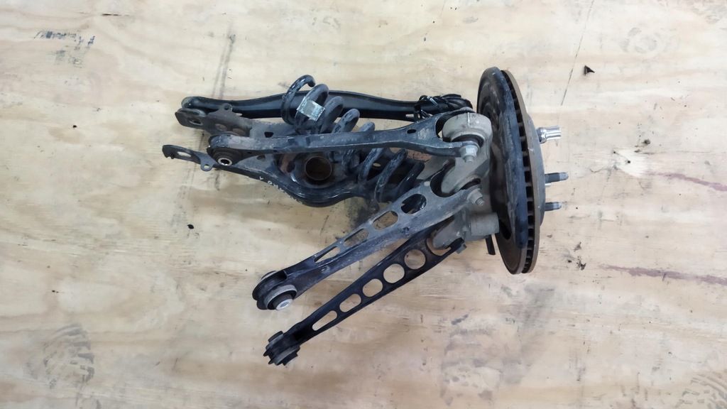 фото №1, Camaro vi 16- 3.6 поворотний кулак ступиця лівий задня задня