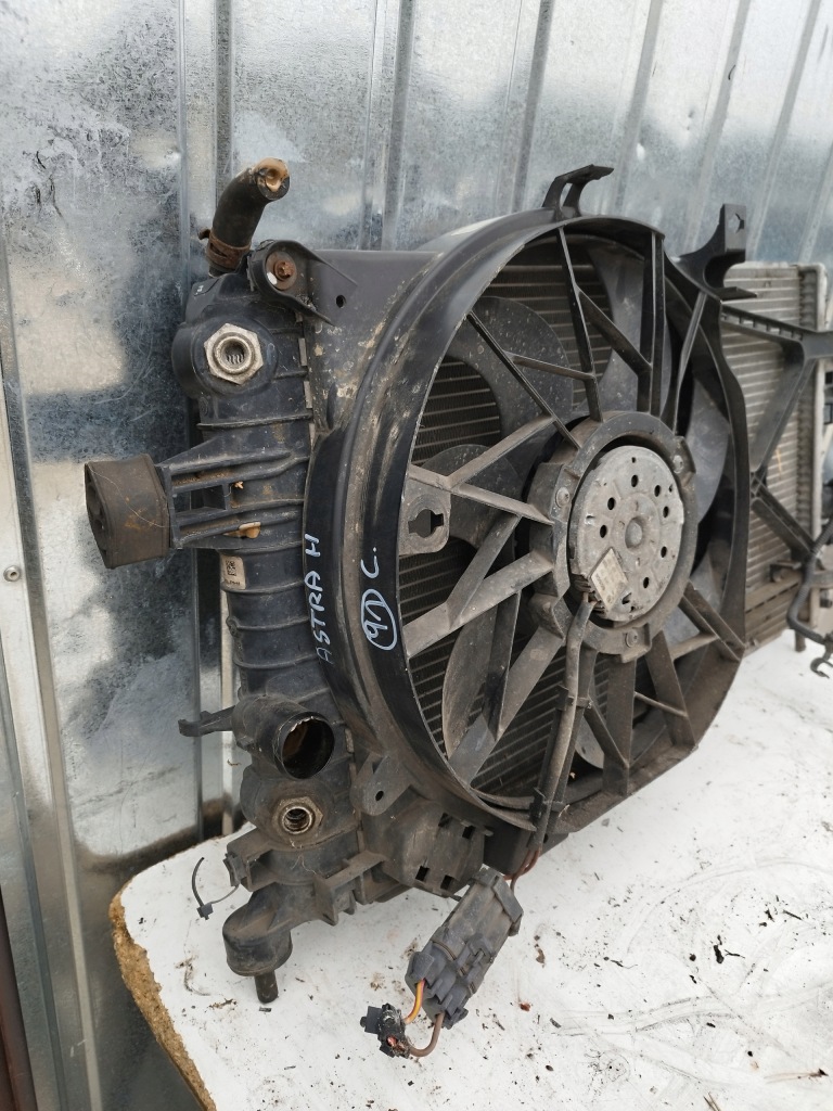 Радиатор воды + вентилятор opel astra h 3 zafira b 1.8 бензин в Украине