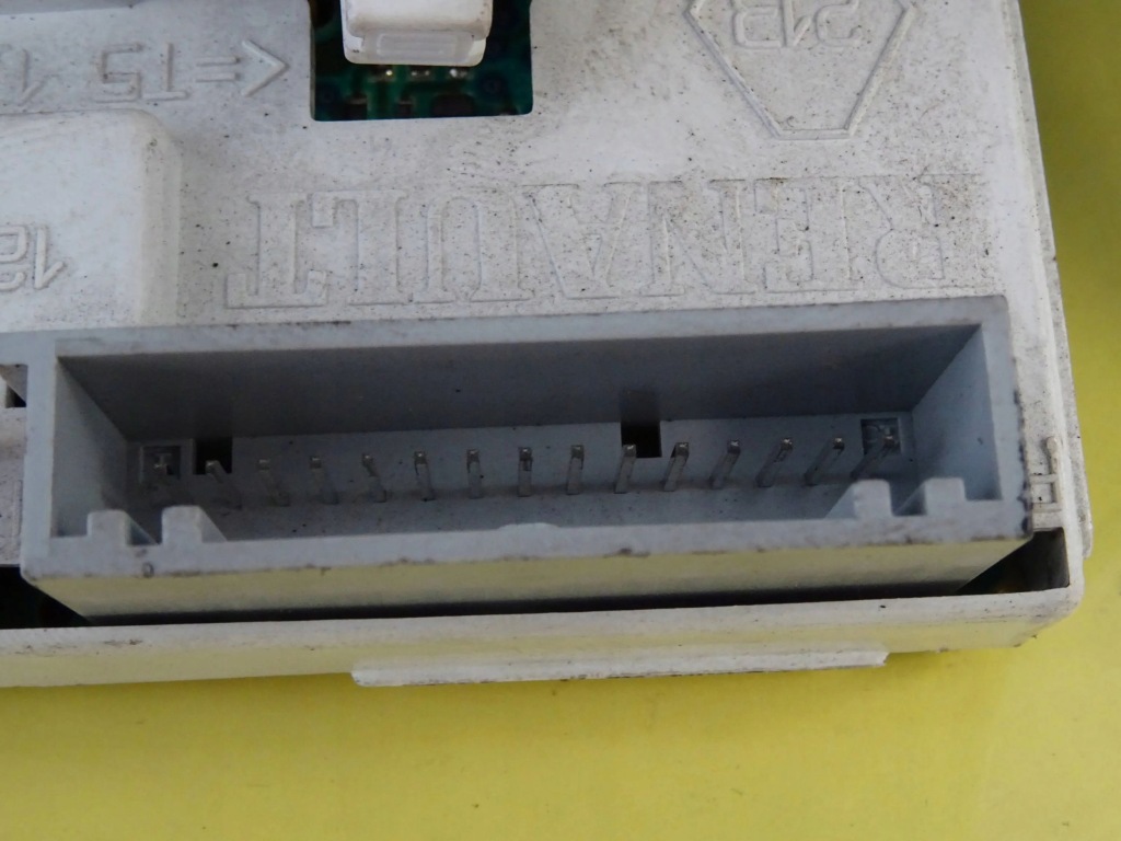 Дисплей часы renault clio ii p7700436307a nr165 Недорого