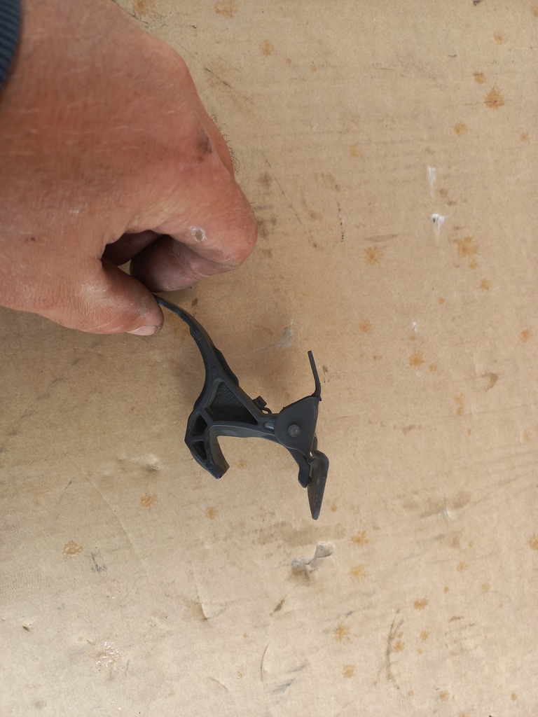 фото №1, Peugeot 208 засов капот