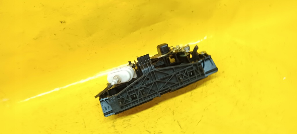 фото №11, Ручка замка кришки задня audi a3 8l 8d9827565h